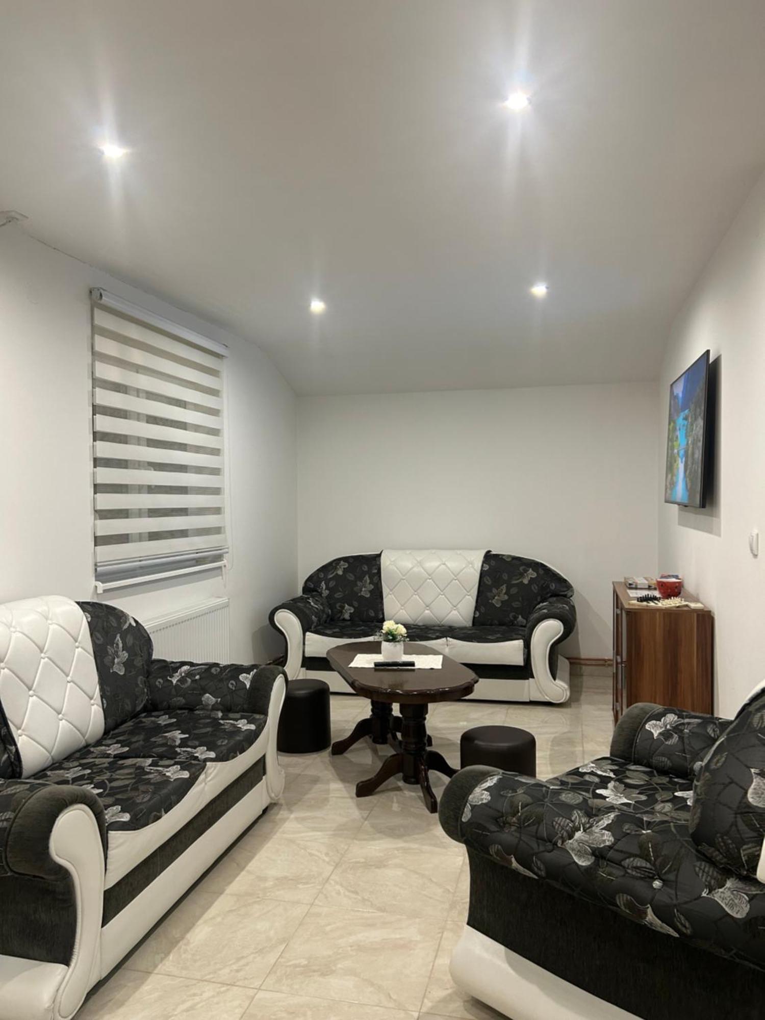 Apartman Diamond Lux Surčin Zewnętrze zdjęcie