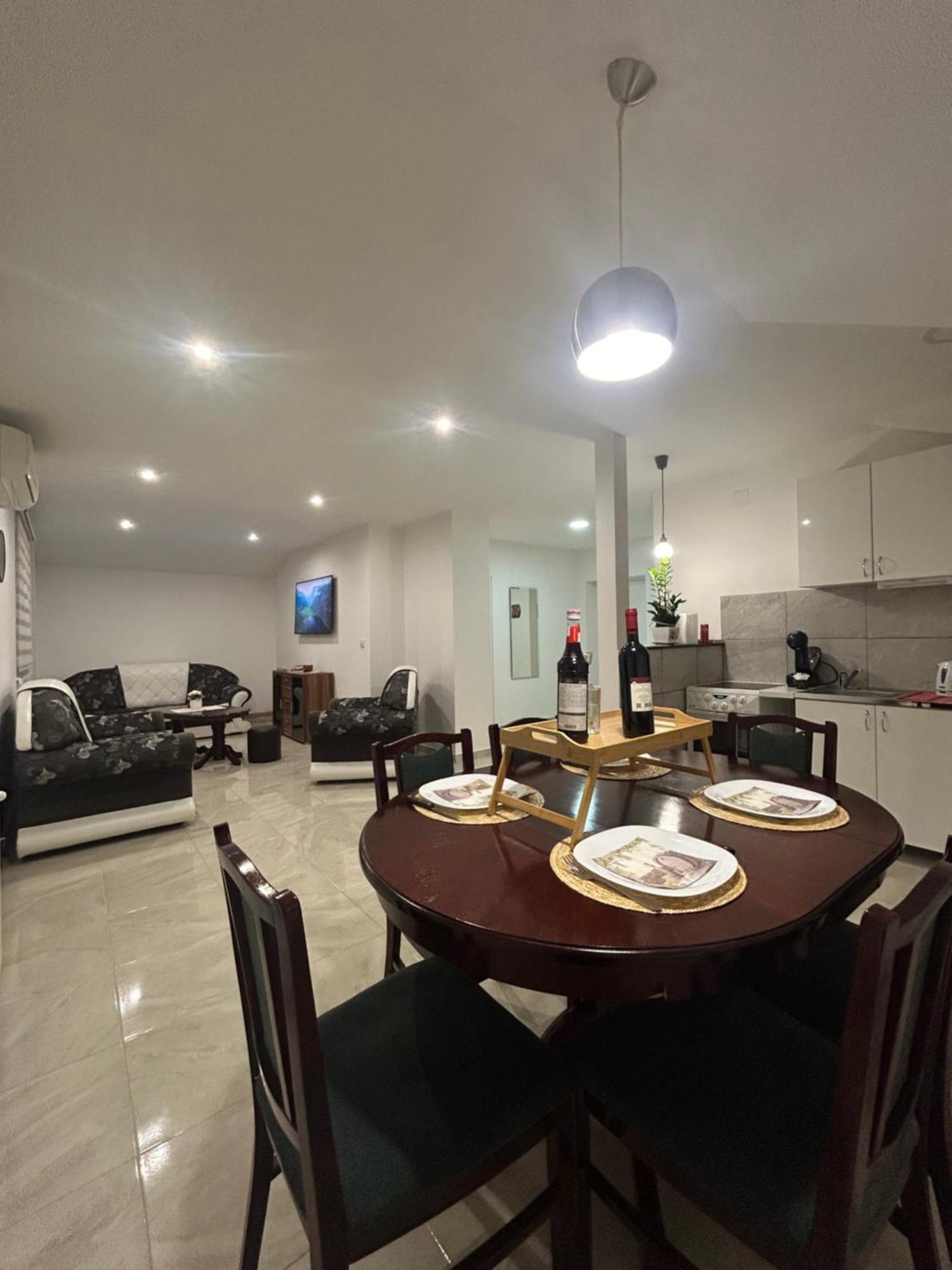 Apartman Diamond Lux Surčin Zewnętrze zdjęcie